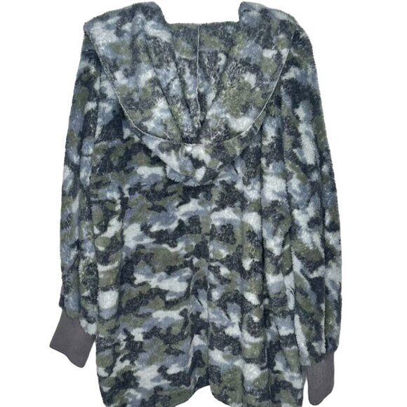 NWT Fuzzy Oversized Soft Camo Sweatshirt Cozy Lightweight Fluffy Teddy Snuggle - Picture 2 of 8